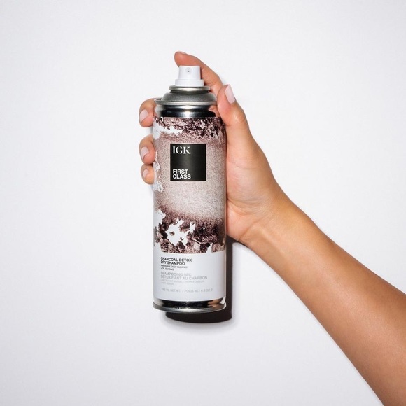 IGK First Class Charcoal Detox Dry Shampoo - Picture 5 of 9